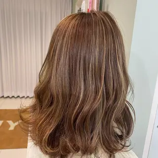ミディアム 長井 麻帆のヘアスタイル