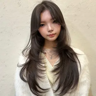 セミロング 🌹ハッシュカット、 レイヤー韓国ヘア🌹のヘアスタイル