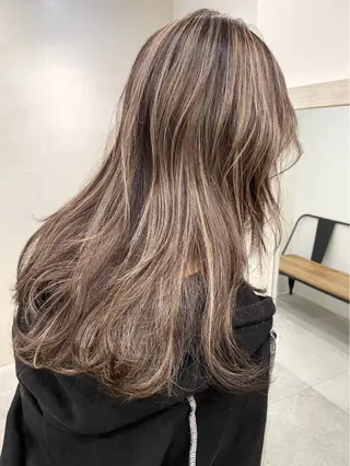 ロング カラー 尾形 日和のヘアスタイル