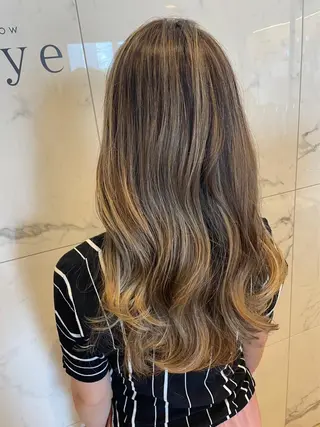 カラー 岡村 真子のヘアスタイル