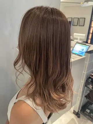 ミディアム RAF   TOKYO所属・複雑履歴に対応ブリー チ無しダブルカラーのヘアスタイル