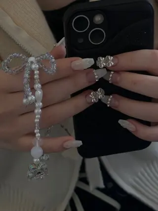 ネイル ♱˖⁺ 𝒎𝒐𝒑𝒊 ⁺のネイルデザイン