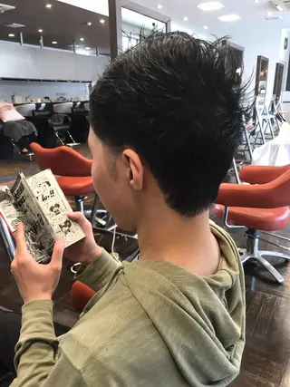 ショート メンズ デザインカラー🌈 高木リョウのヘアスタイル