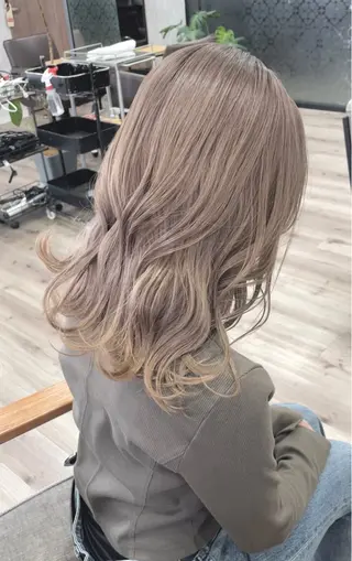 セミロング 德本 奈名美のヘアスタイル