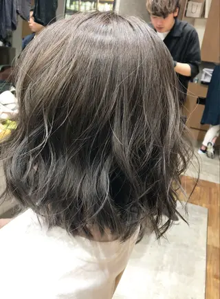 ミディアム カラー 大石 藍のヘアスタイル