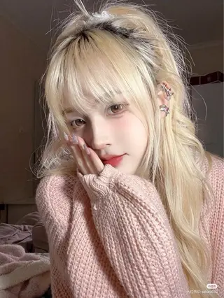 ロング カラー ハイトーンカラー 🦄レイヤーカットのヘアスタイル