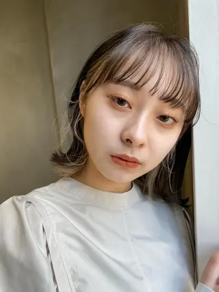 ショート カラー 梅田ハイトーン チダ ヒナノのヘアスタイル