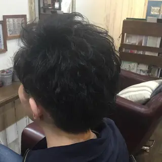 ショート パーマ メンズ 金崎 新吾のヘアスタイル