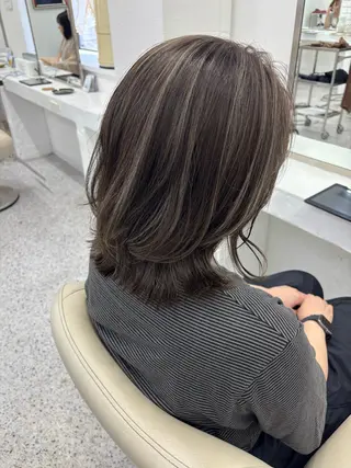 ミディアム カラー LOMARLIE JURIAのヘアスタイル