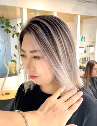 ミディアム 神戸でブリーチなら puty/レイヤーのヘアスタイル