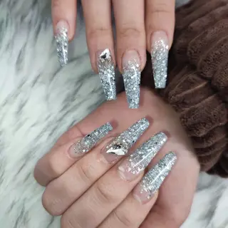 ネイル RUNWAY 　　の眉毛・アイブロウイメージ