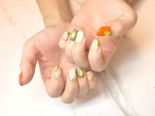 ミディアム ネイリスト シンのネイルデザイン