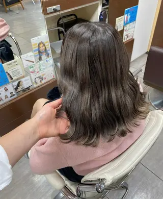 セミロング カラー ヘアアレンジ HAIRSALONLOOP所属・川上 麻梨阿のヘアスタイル