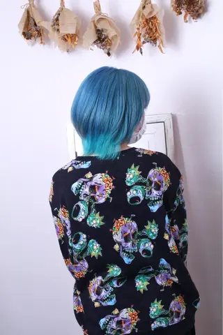 ショート カラー パーマ ヘアアレンジ アイブロウ 推し活専用 【派手髪】飯野ゆかりのヘアスタイル