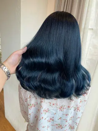 ミディアム カラー sio.nail&eyebrow salon shimokitazawa2号店所属・nailist mana𖤐´-のネイルデザイン