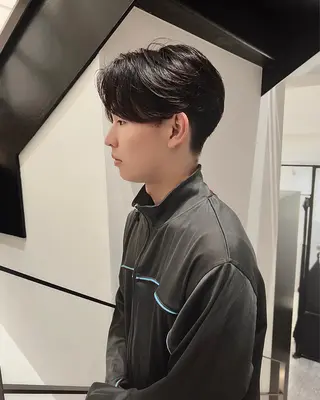 パーマ メンズ Qin shaire salon 原宿verno店所属・【センターパート】 ETO／江藤翼の眉毛・アイブロウイメージ