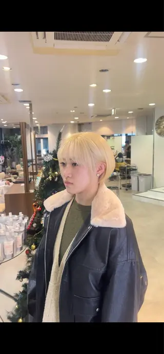 ショート カラー ヘアサロンアウラ所属・旭岡龍明/ストレート /ケアブリーチのヘアスタイル