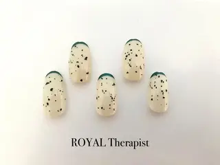 ネイル 【山岡】 ロイヤル•セラピストのネイルデザイン
