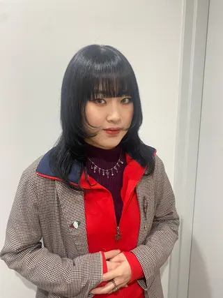 ミディアム イシザワ ユミのヘアスタイル