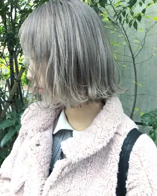 カラー ニシオカ タクヤのヘアスタイル