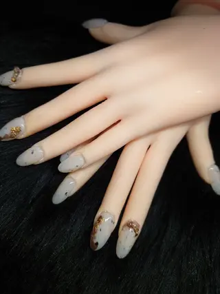 ネイル White  Se7enのネイルデザイン