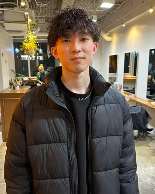 ショート パーマ メンズ グランジヘア 無造作ヘアHYUGAのヘアスタイル