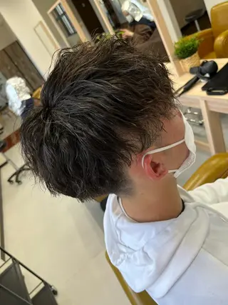 ショート パーマ メンズ 峯 渉人のヘアスタイル