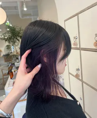 カラー 山口 愛結のヘアスタイル
