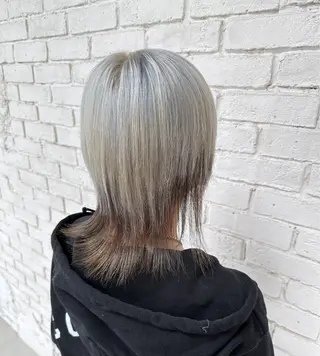 ショート カラー レイヤーブリーチ特化 ホワイト専門/岸のヘアスタイル