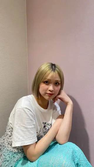 ミディアム 夏向/ハイトーン /パーマのヘアスタイル