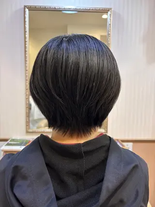 ショート シンセティックヘアデザイン所属・吉井 愛のヘアスタイル