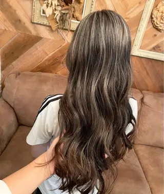 カラー LA BELLA所属・LA BELLA マリナのヘアスタイル