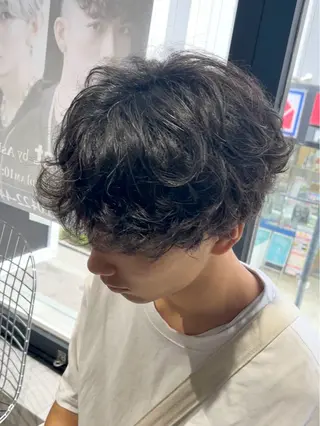 ショート カラー パーマ メンズ 【シャドウパーマ センターパート】義心のヘアスタイル