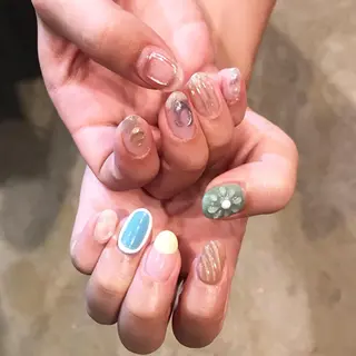 ネイル キラキラ オメメのネイルデザイン