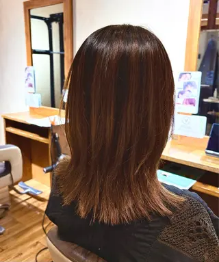 セミロング ミナミ マキコのヘアスタイル