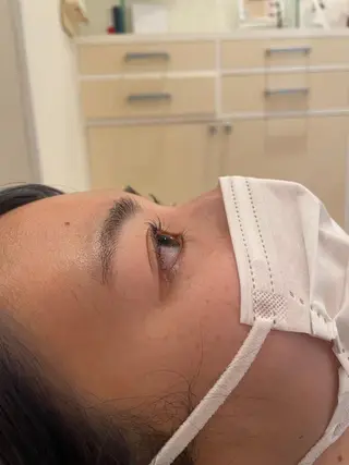 マツエク・マツパ アサト チヨノのヘアスタイル
