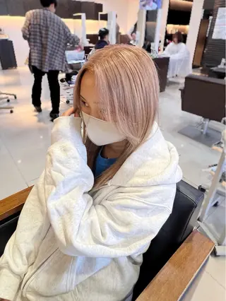 ミディアム カラー 🩵ハイトーン🩵 緒方美柚のヘアスタイル