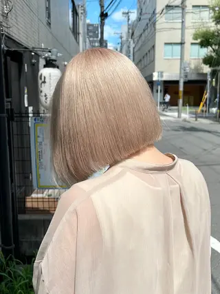 ショート カラー Via  京都烏丸所属・ハイトーン/ブロンド /レイヤー/りなのヘアスタイル