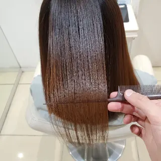 セミロング 社内カット講師・店長 菅原賢一のヘアスタイル