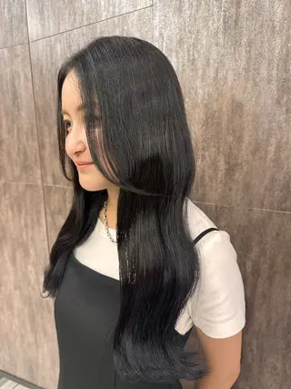 ロング カラー ヘアアレンジ SHIRO 🦋のヘアスタイル