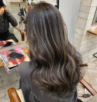 ロング カラー パーマ ヘアアレンジ メンズ キッズ ネイル マツエク・マツパ ハイライト、レイヤー カット/西梅田/中西のヘアスタイル