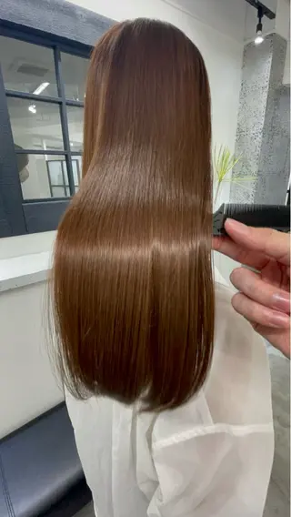 ロング soigné 表参道【ソワネ】所属・🖱️透明感カラー ×髪質改善Rikyuのヘアスタイル