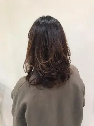 ミディアム 富田 菜月のヘアスタイル