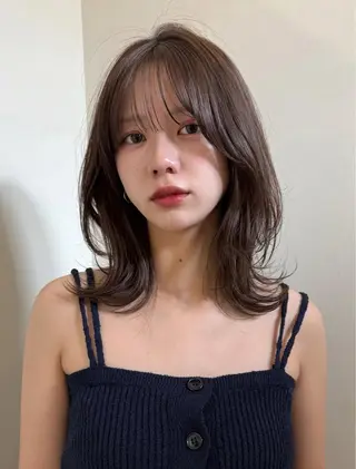 ミディアム aya / カットカラーのヘアスタイル