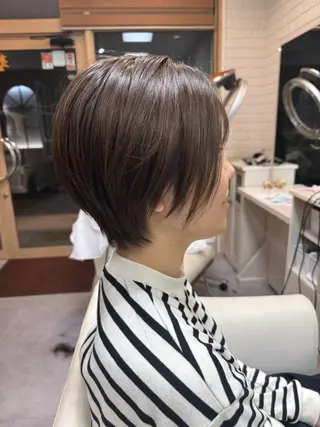 ショート HIROKI/艶カラ ー/くびれショートのヘアスタイル