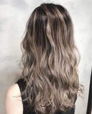 ロング カラー biscohair 髪にドラマを。のヘアスタイル