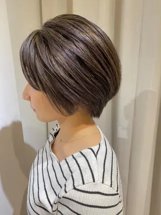 ショート カラー ヘアアレンジ IVY joure Suzu.のヘアスタイル