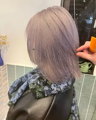 ミディアム カラー ミルクティーベージュ outaのヘアスタイル