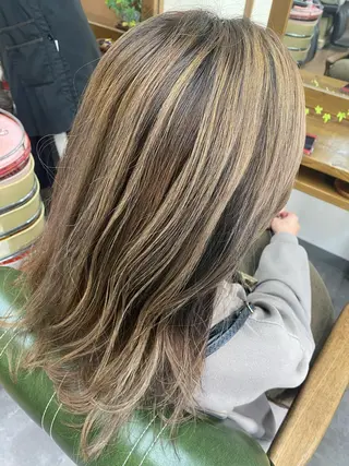 ロング 永沼 真依のヘアスタイル