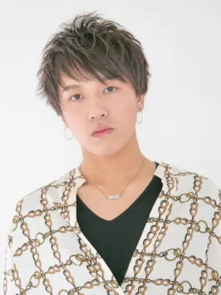 ショート カラー メンズ 倉橋 俊輔のヘアスタイル